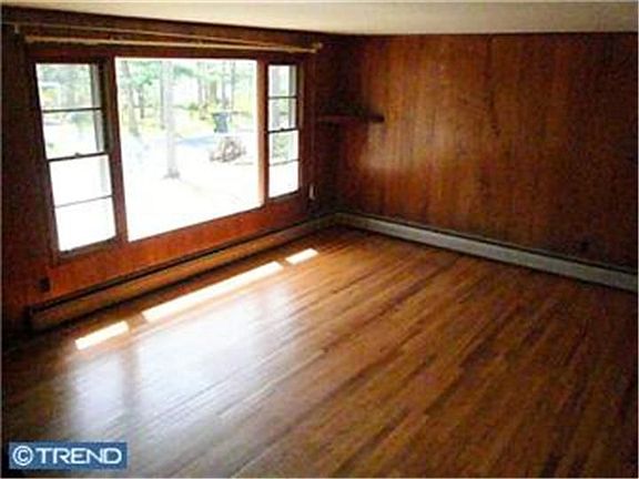 3rd image of 88 Manhasset Trl