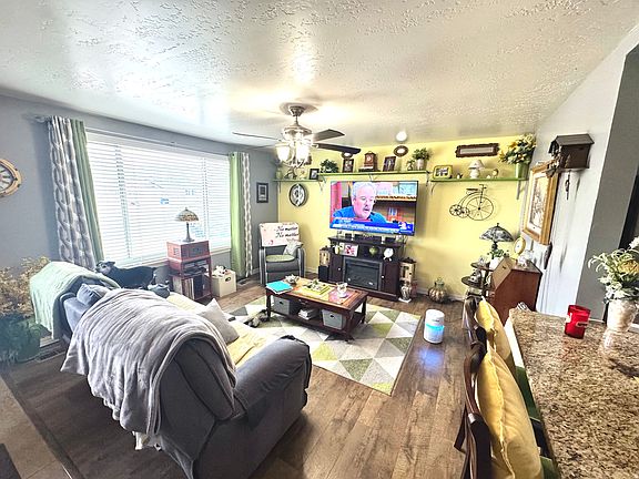 4th image of 1150 E Sego Lily Dr S