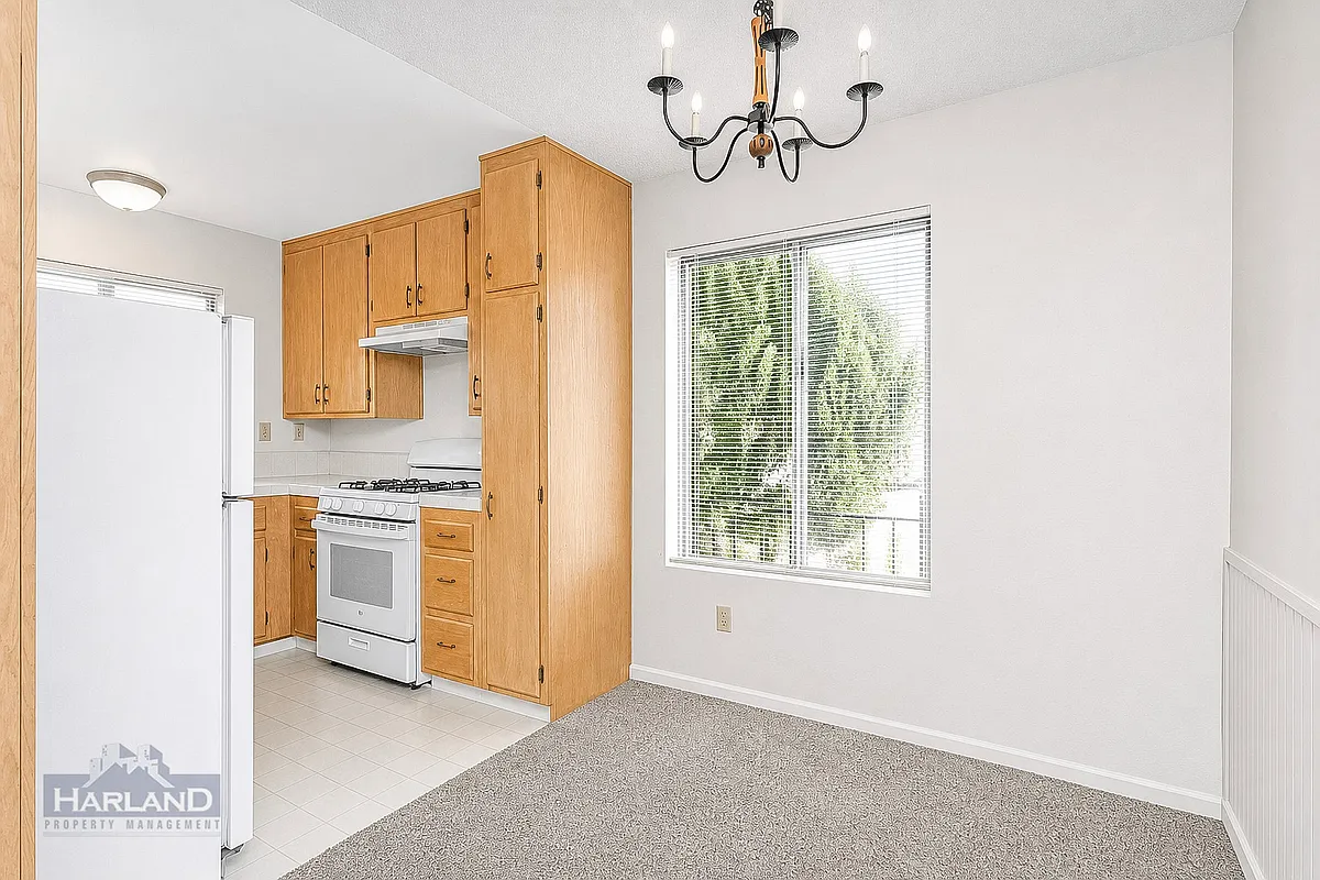 Building Photo - 2128 Thomas Ave #1