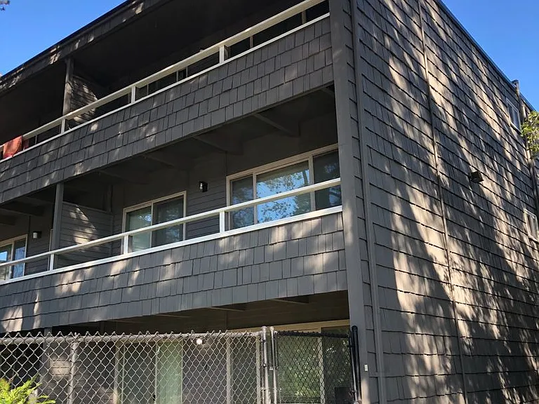 Lewison Place Apartments — Photo 3