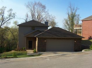 619 N Rockcliff Rd, Fayetteville, AR 72701