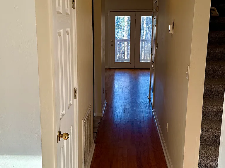 528 Collinsford Rd — Photo 2
