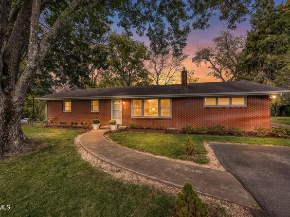 133 Northeast Dr, Johnson City, TN 37601