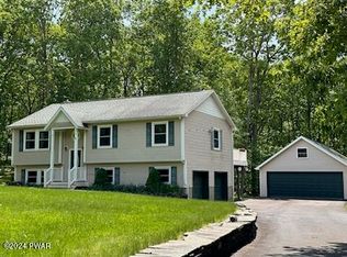 1113 Dewberry Dr, Hawley, PA
