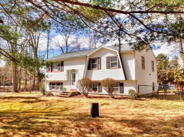 118 Willowdale Rd, Tyngsboro, MA 01879