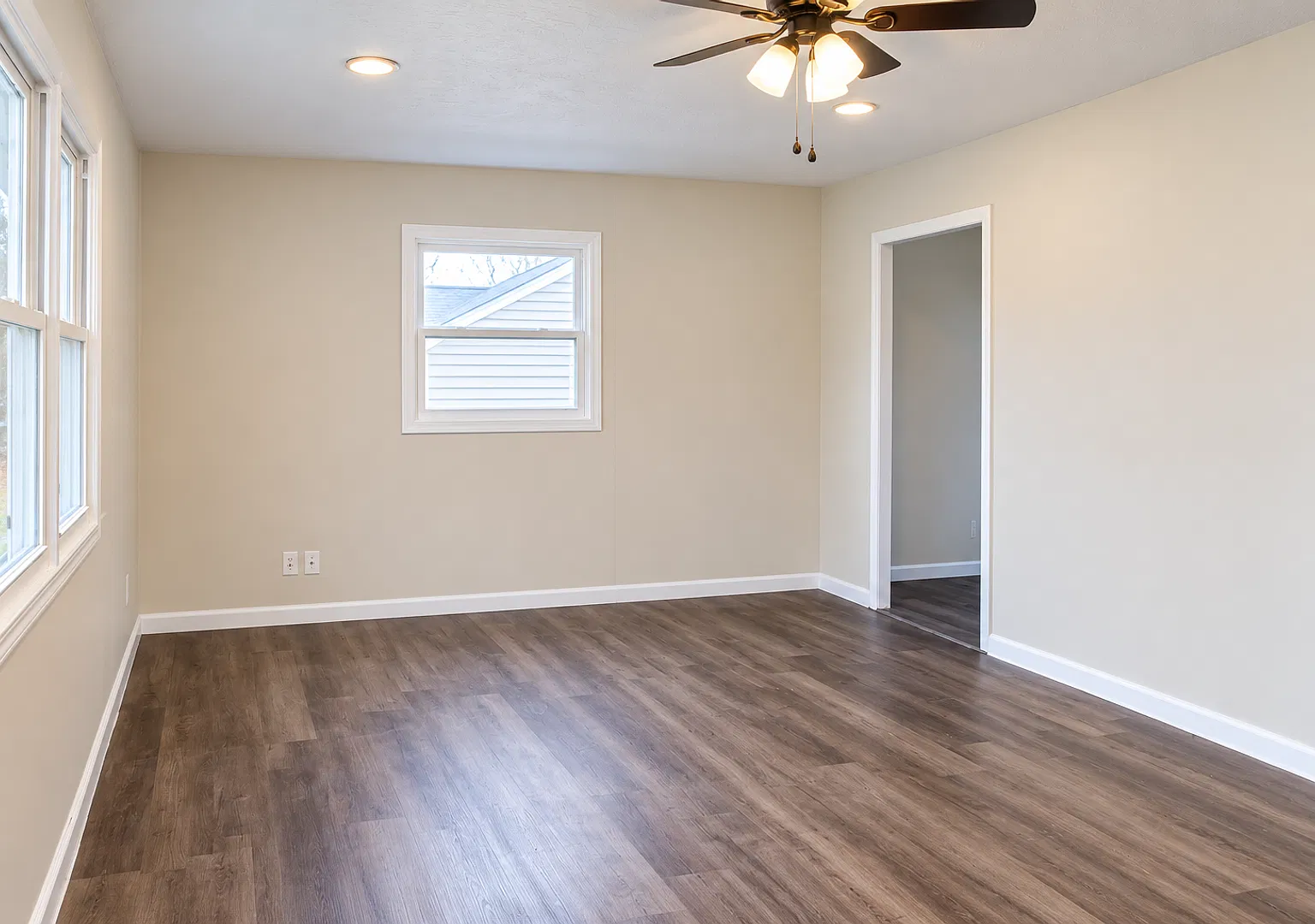 Modern 3BR Home with Barnwood-Style Flooring & Garage — Photo 3