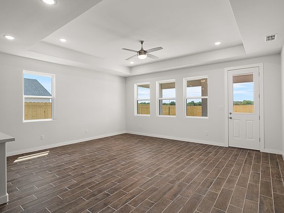5th image of 5013 Nerine Ave