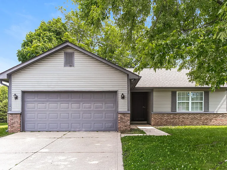 7825 Jaclyn Dr — Photo 1