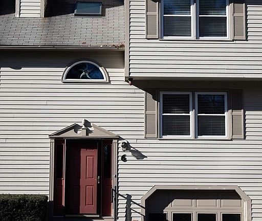 3rd image of 6 Melissa Ln