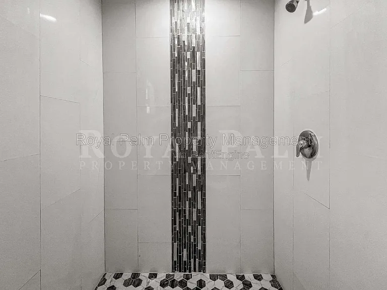 745 Harry Ave S — Photo 32