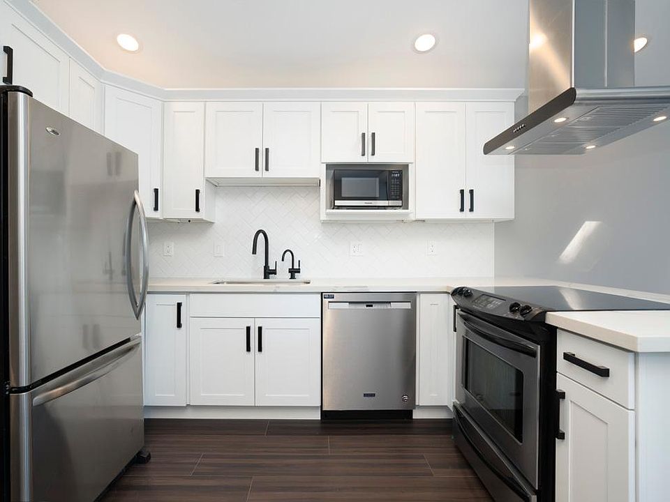 1st image of 1427 Warren Ave N #B