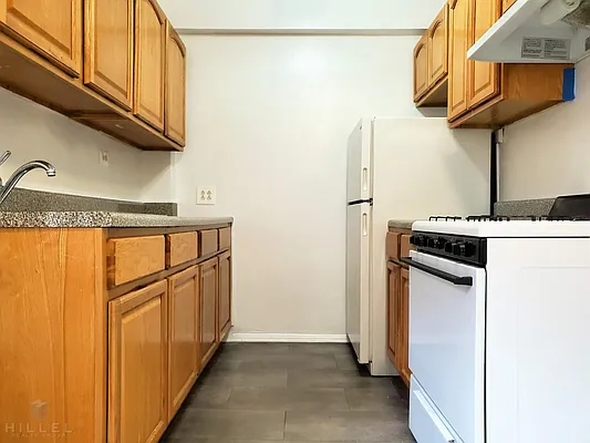 Rented by Hillel Realty Group | media 4