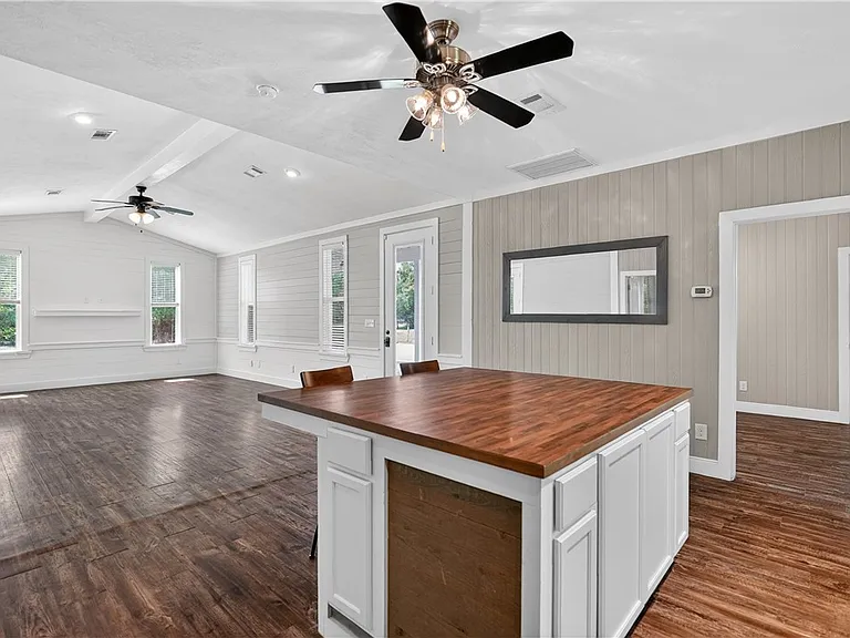 5428 Raymond Stotzer Pkwy — Photo 15