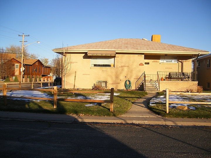 Front of House. Corner Lot