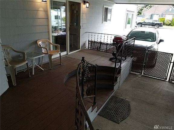 4th image of 421 5th Ave NE