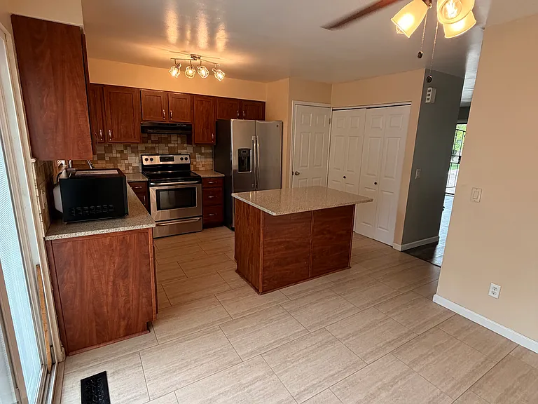 1609 S Ivory Cir #B — Photo 2