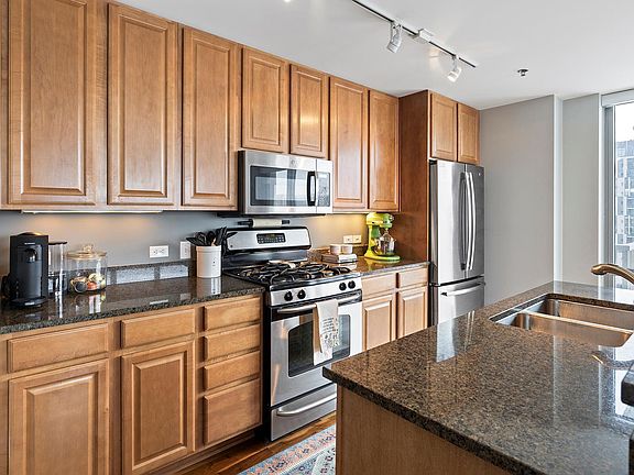 4th image of 929 Portland Ave APT 805