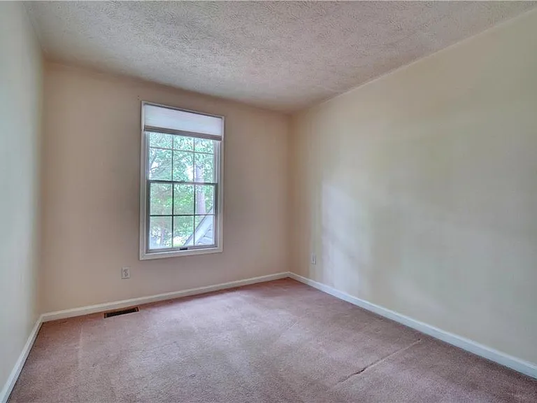 122 Sterling Ct — Photo 15