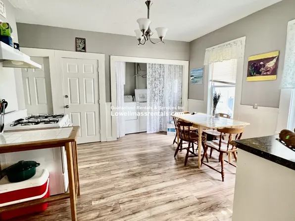 11 Phillips St, Lowell, MA 01854