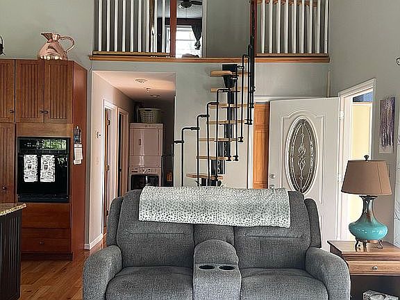 3rd image of 11 Spruce Ln