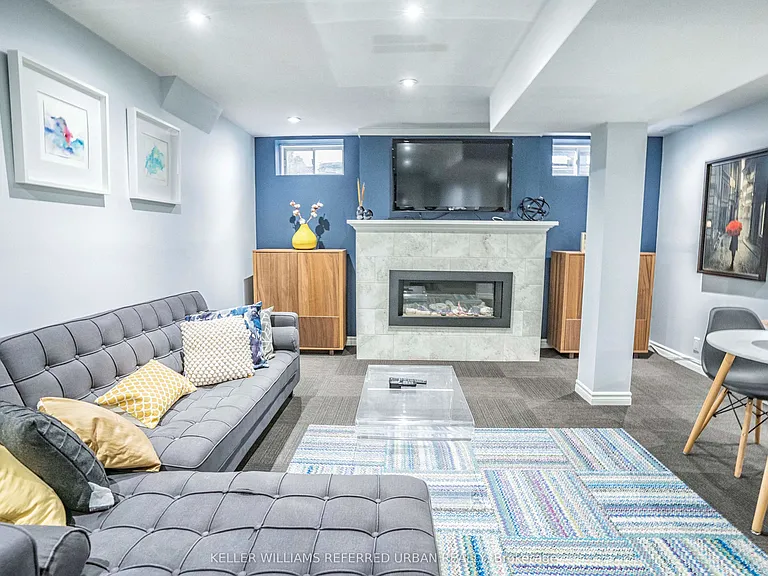 4 Purdy Cres #LOWER — Photo 10