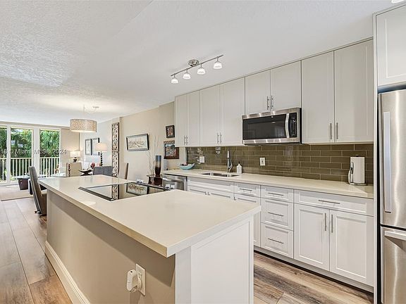 4th image of 250 Jacaranda Dr APT 409