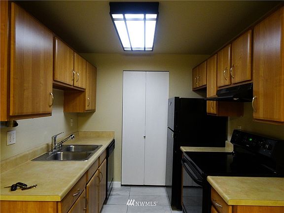 3rd image of 16817 Larch Way #D106