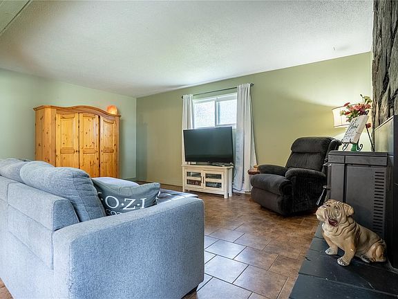 5th image of 2808 Sooke Lake Rd