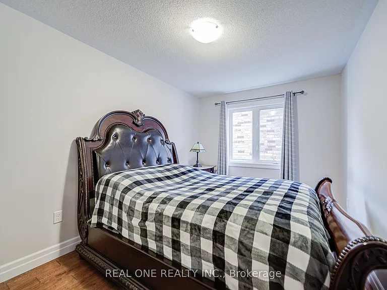 27 Cranston St #UPPER — Photo 17