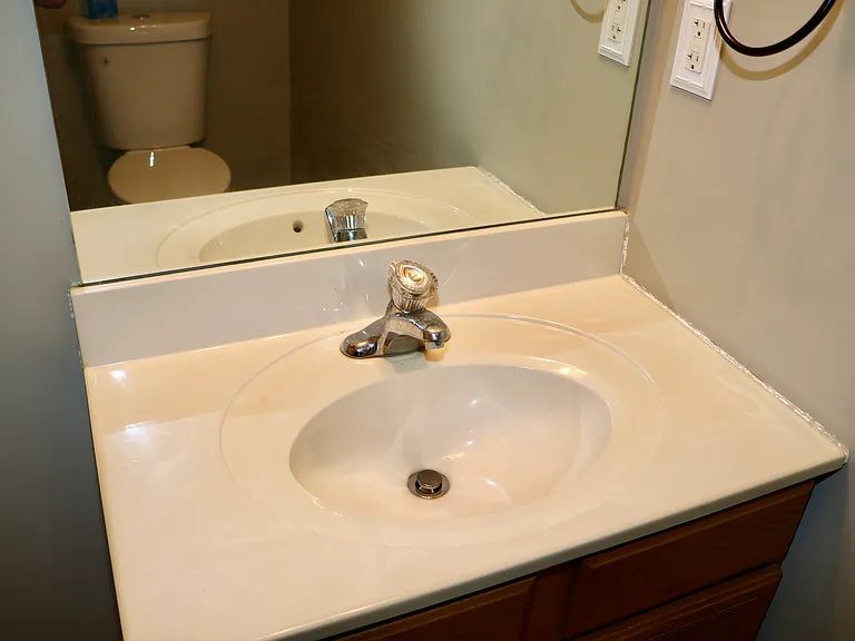 44 Courtyard Dr — Photo 17