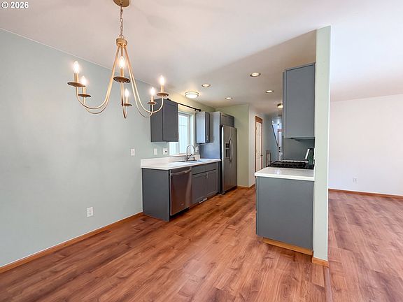 4th image of 3344 Oakcrest Dr