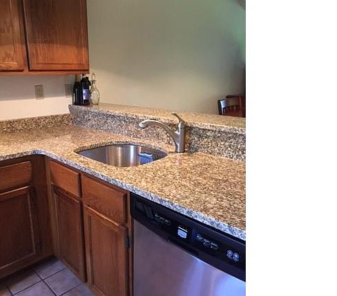 3rd image of 8 Hickory Ln