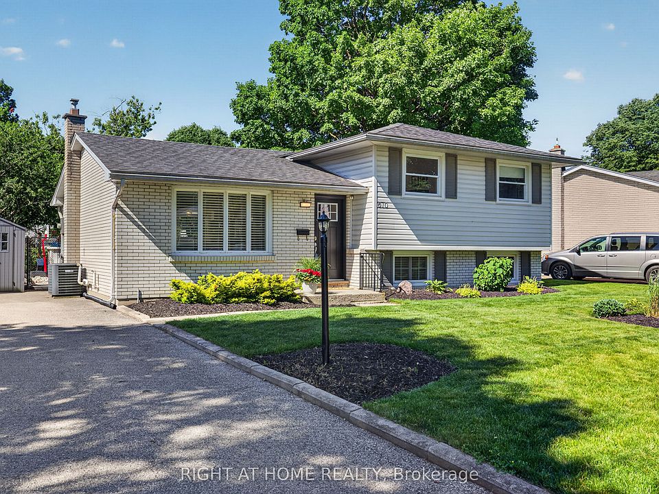 1st image of 670 Glengyle Cres