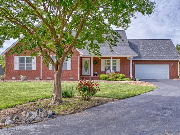 1099 Heathwood West Dr, Cookeville, TN 38506