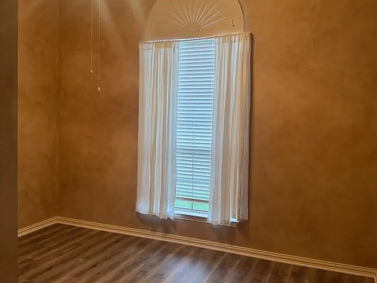 5739 FM 1461 — Photo 12