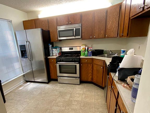 2nd image of 19 Greenwich Dr #19