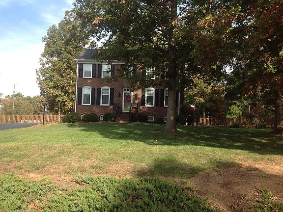 5th image of 210 Shady Oak Dr