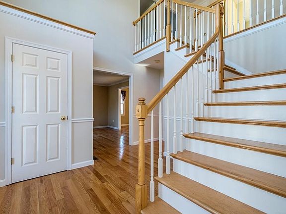 4th image of 23 Brentwood Dr