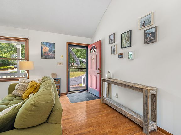 3rd image of 45 Morewood Pl
