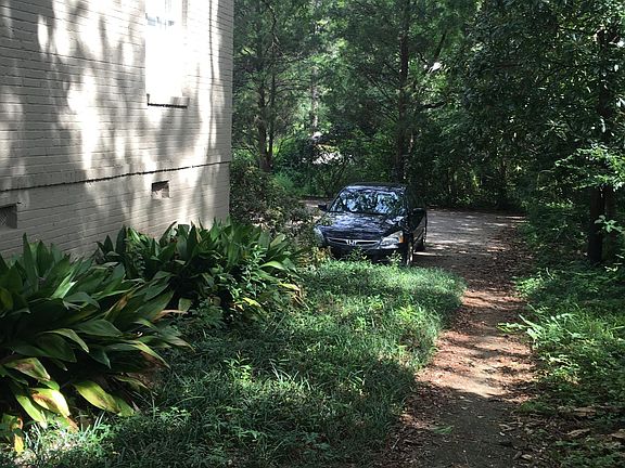 2nd image of 1505 E Fairview Ave