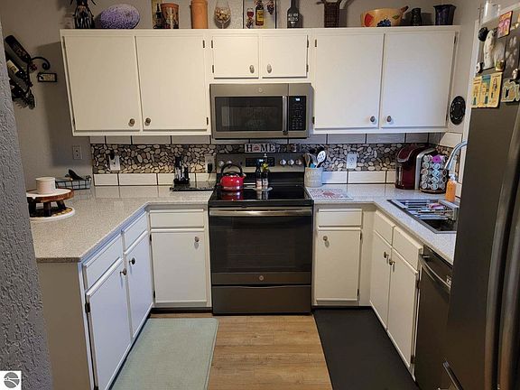 5th image of 3761 Vale Dr #6