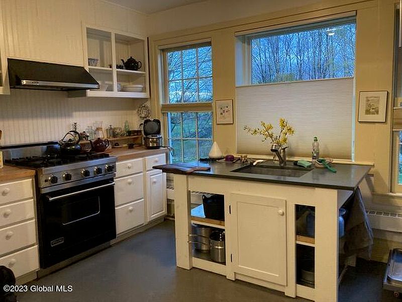 5th image of 241 Eddy Road