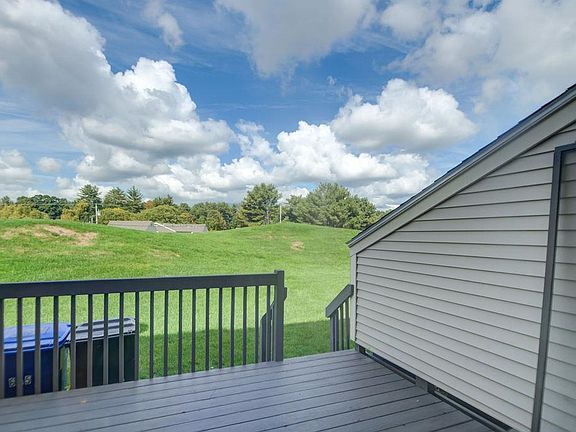5th image of 605 Fox Hollow Drive