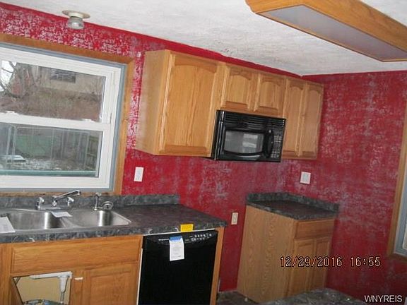 5th image of 60 Fernwood Ave