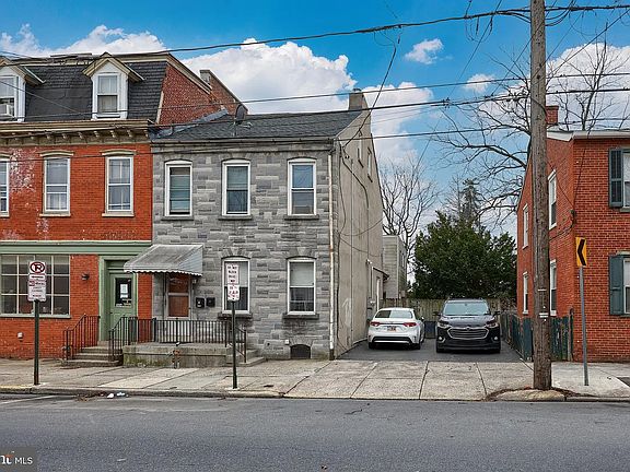 2nd image of 506 W King St #2