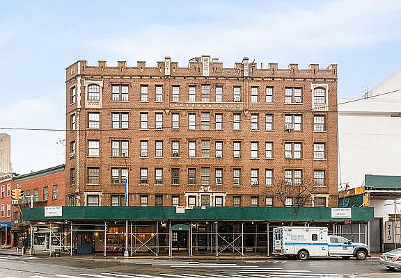 5th image of 225 W 12th St APT 2F