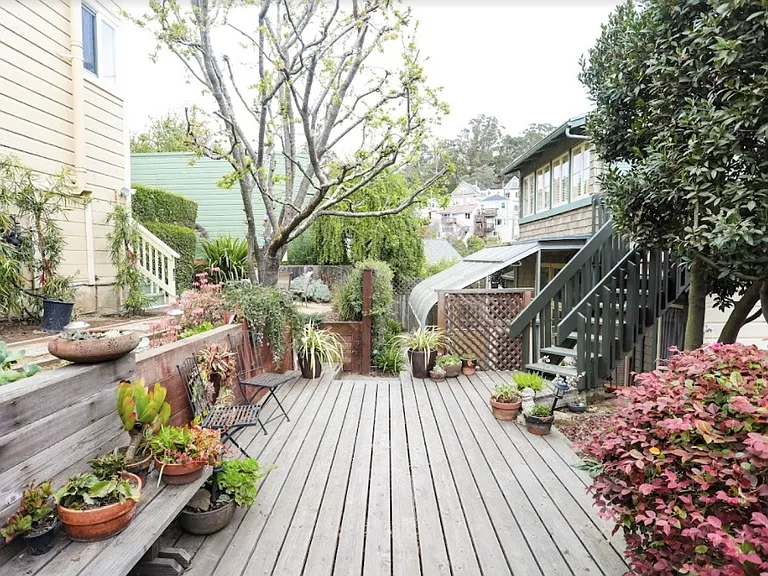 Surrey St — Photo 3