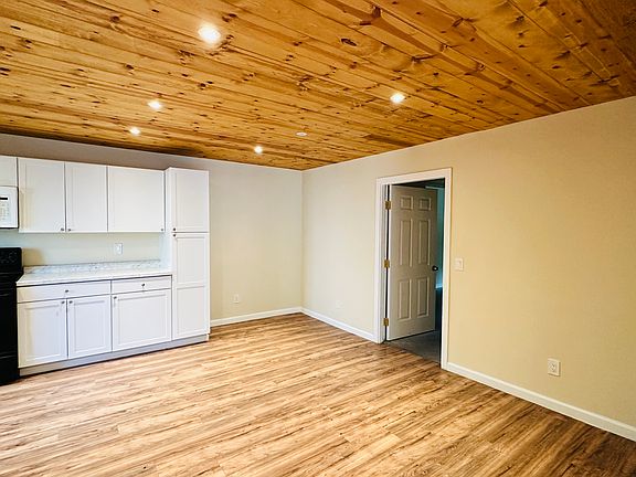 4th image of 54141 Pine Crest Ave #A