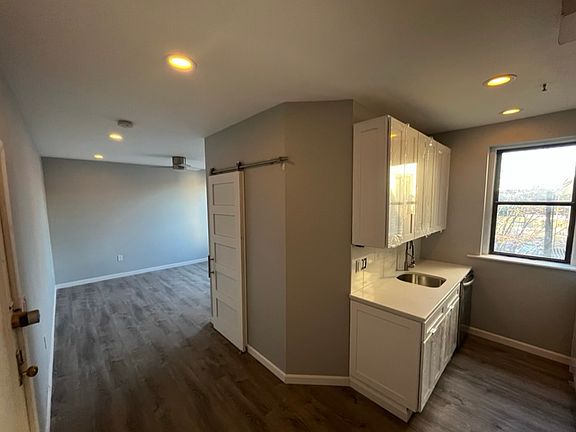 4th image of 11 Park Dr APT 32