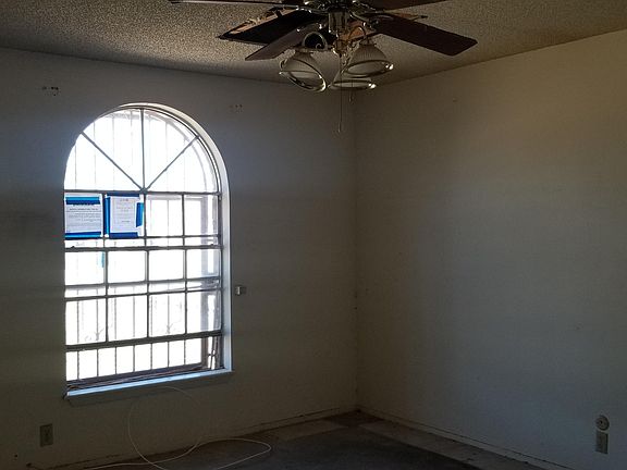 4th image of 15348 Woodhill Ct